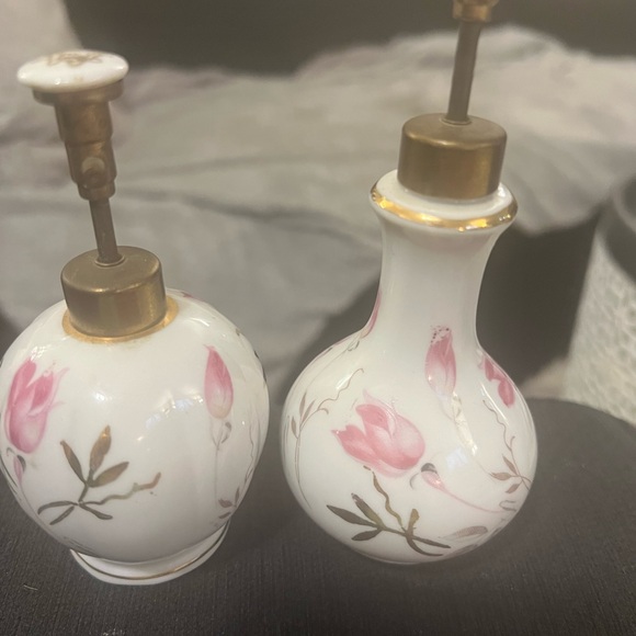 SET OF VINTAGE WALES MILK GLASS PERFUME BOTTLES WITH FLORAL PATTERN - Picture 6 of 8